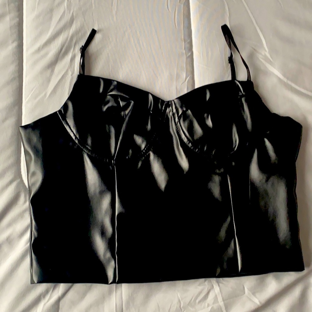 Black Sleeveless Top 🖤